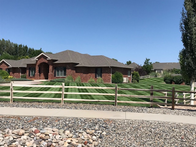 Home With Beautiful Clean Lawn Marks